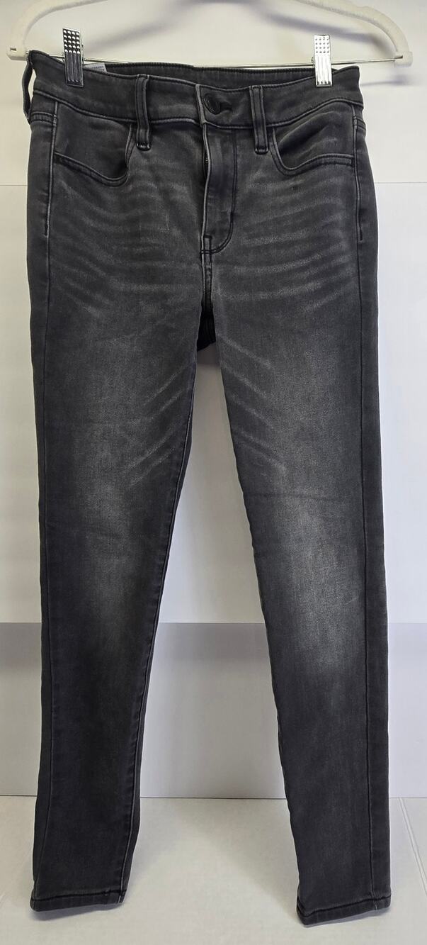 Woman's Size 4 Short American Eagle Super Stretch Black Jegging Jeans